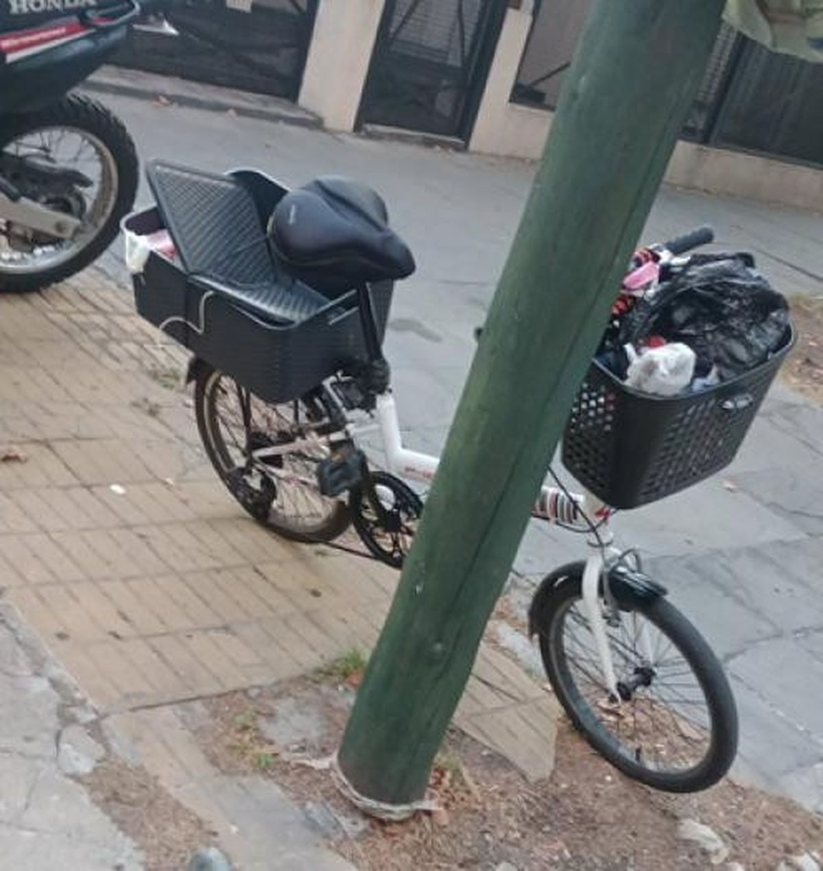 La bicicleta robada en el centro de Lomas.
