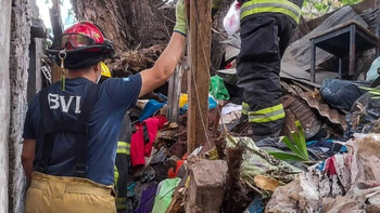 Encontraron muerto a un acumulador de Lanús: los bomberos hallaron el cuerpo luego de seis horas