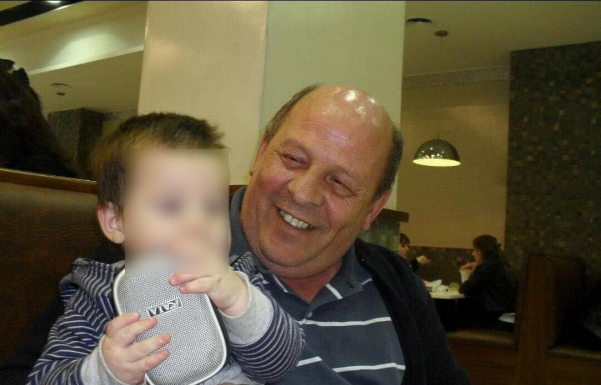 Daniel Caradonti junto a uno de sus nietos.
