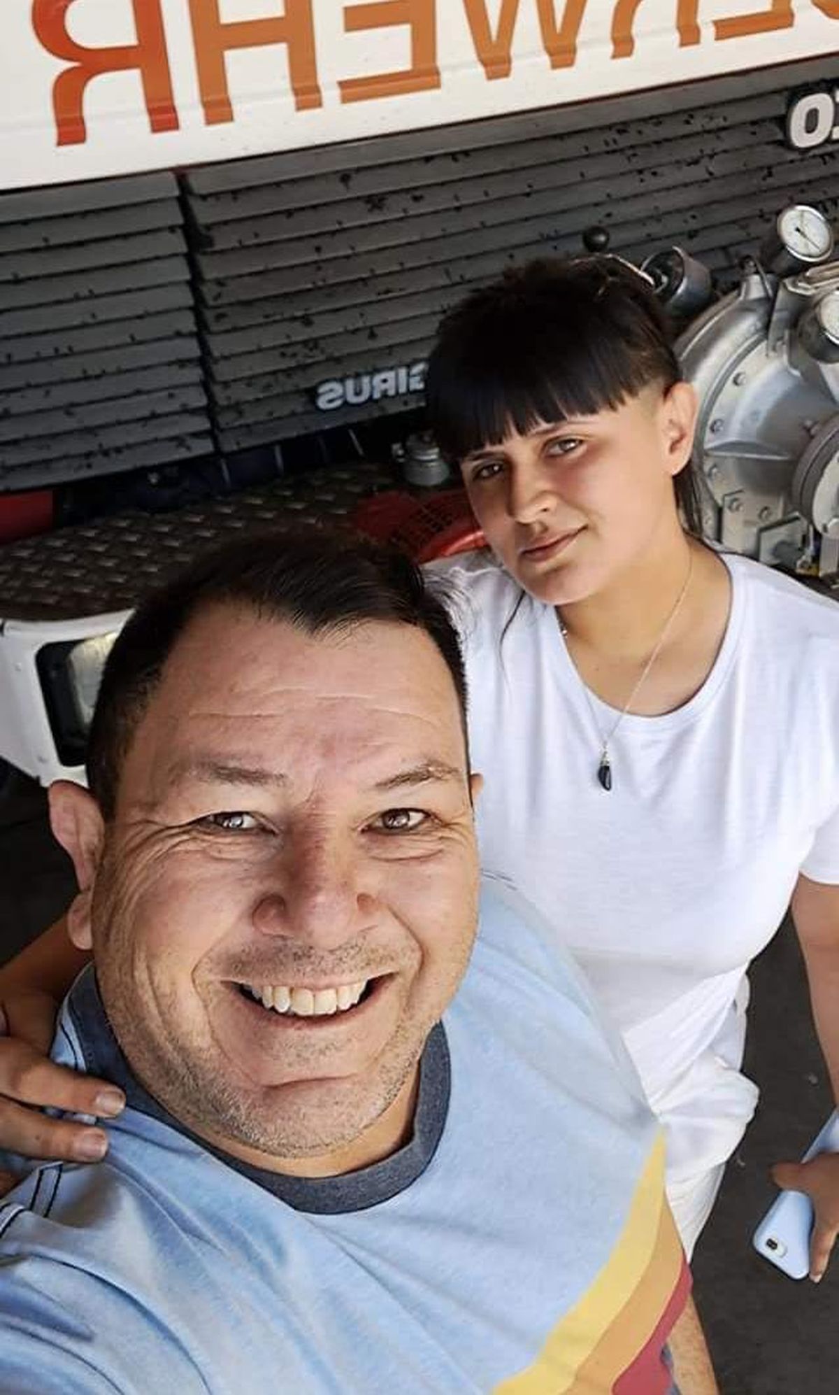 Emocionante reencuentro entre un bombero de Guernica y la joven a la que le savó la vida en 2020.