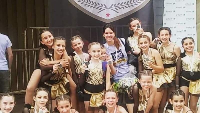 Un Grupo De Bailarinas Viajará A Panamá Para Competir En Un Mundial