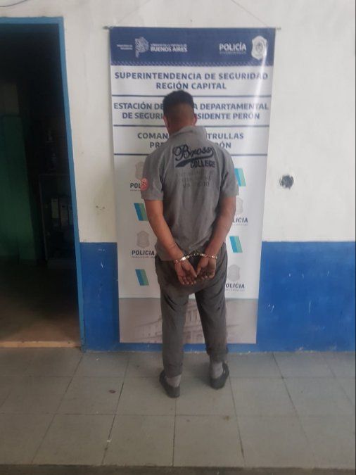 Dos detenidos por cometer un robo en un comercio de Guernica y romper un patrullero.