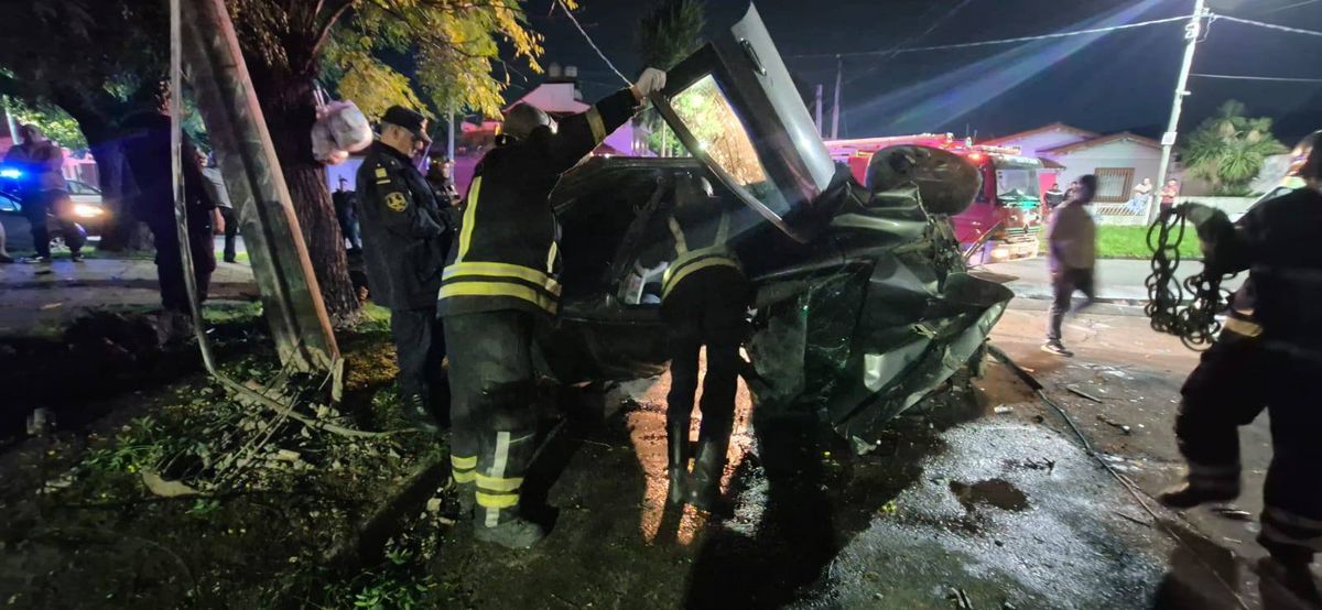 El choque ocurrió durante la madrugada en la intersección de Sáenz y Donizetti, en Lomas de Zamora.