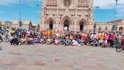 realizaron avalancha solidaria en bici desde lomas a lujan para concientizar sobre el cancer infantil