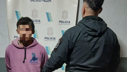 detuvieron a un joven que circulaba con una moto robada en lomas de zamora