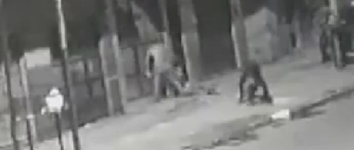El robo qued&oacute; registrado en una c&aacute;mara de seguridad de un domicilio de Ingeniero Budge, Lomas de Zamora.