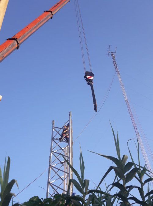 La vecina que vive al lado del terreno de la antena se encontró con el reinicio de la obra.