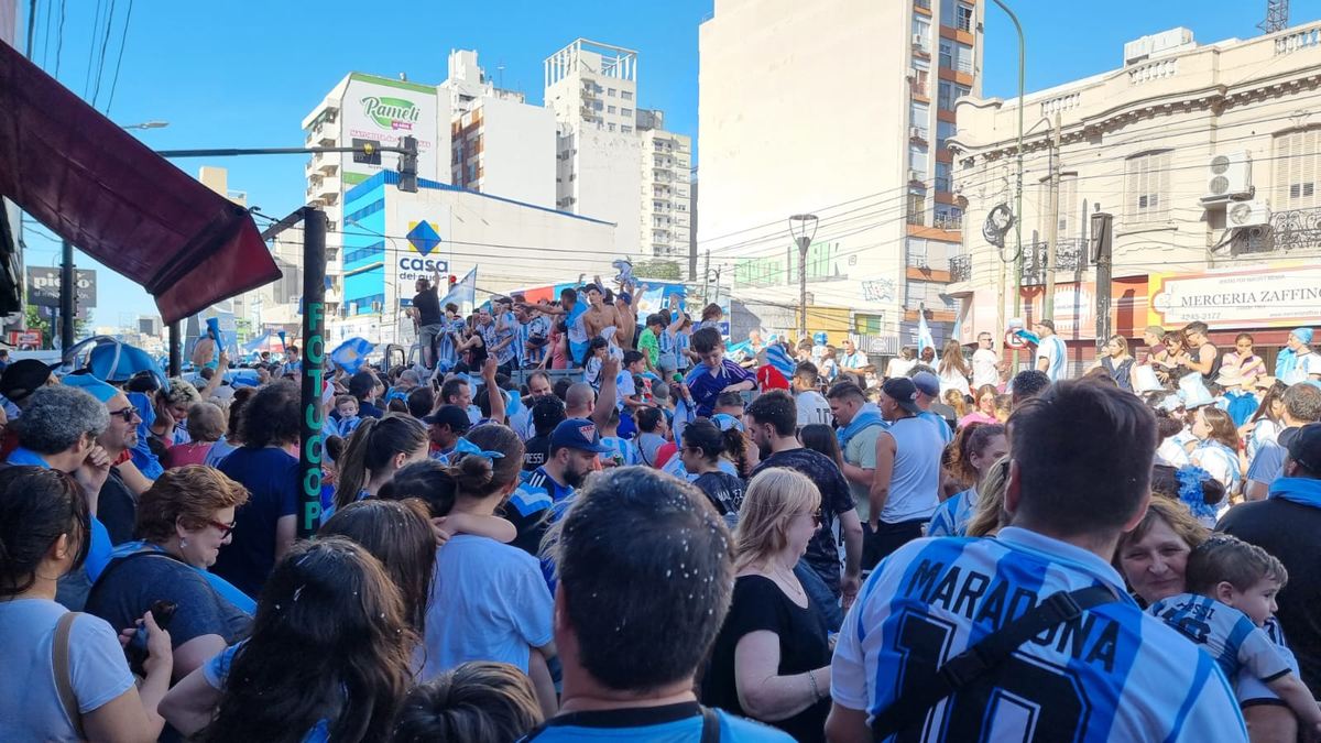 Festejos en la región por la victoria de la Selección Argentina.