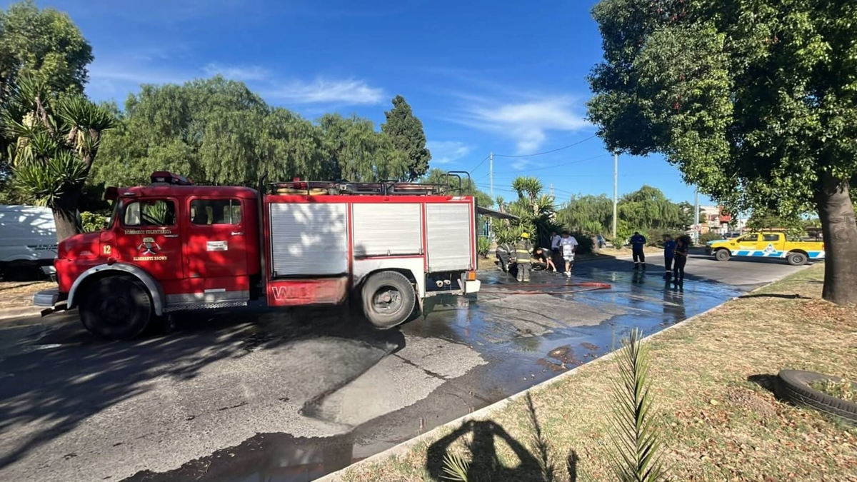 Bomberos Voluntarios lograron apagar el fuego en Longchamps.