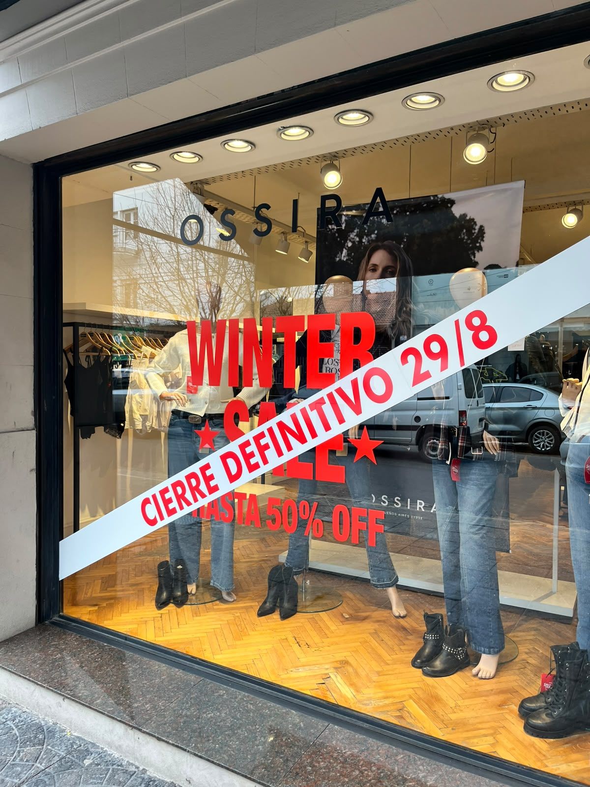 El histórico local de indumentaria femenina liquidará todo su stock antes de cerrar sus puertas a fines de agosto.