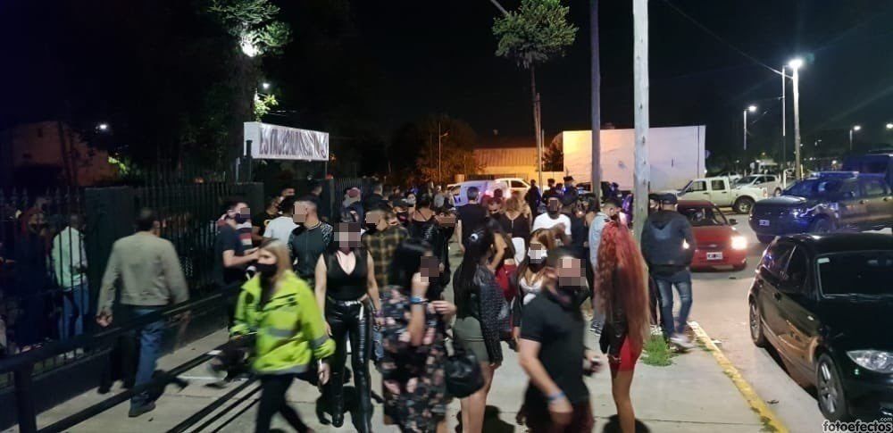 Fiesta en Ezeiza y clausura de un boliche.