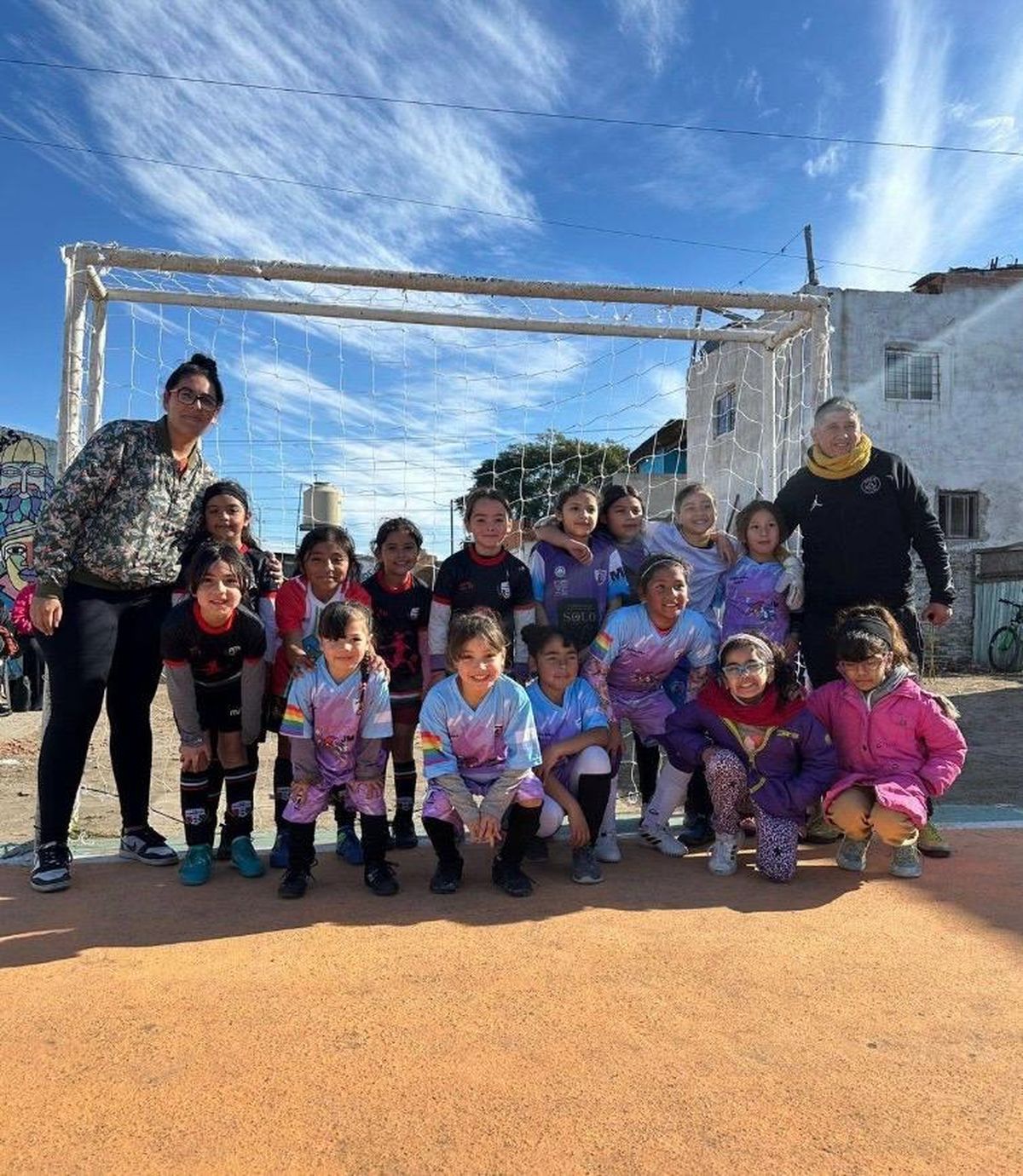 Las Primeras de Fiorito es el primer club de fútbol femenino del barrio y funciona en una cancha de Larrazábal al 3600. Las Primeras de Fiorito es el primer club de fútbol femenino del barrio y funciona en una cancha de Larrazábal al 3600.