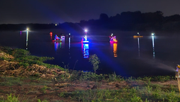 iluminaron con kayaks la laguna de san vicente: una noche inolvidable