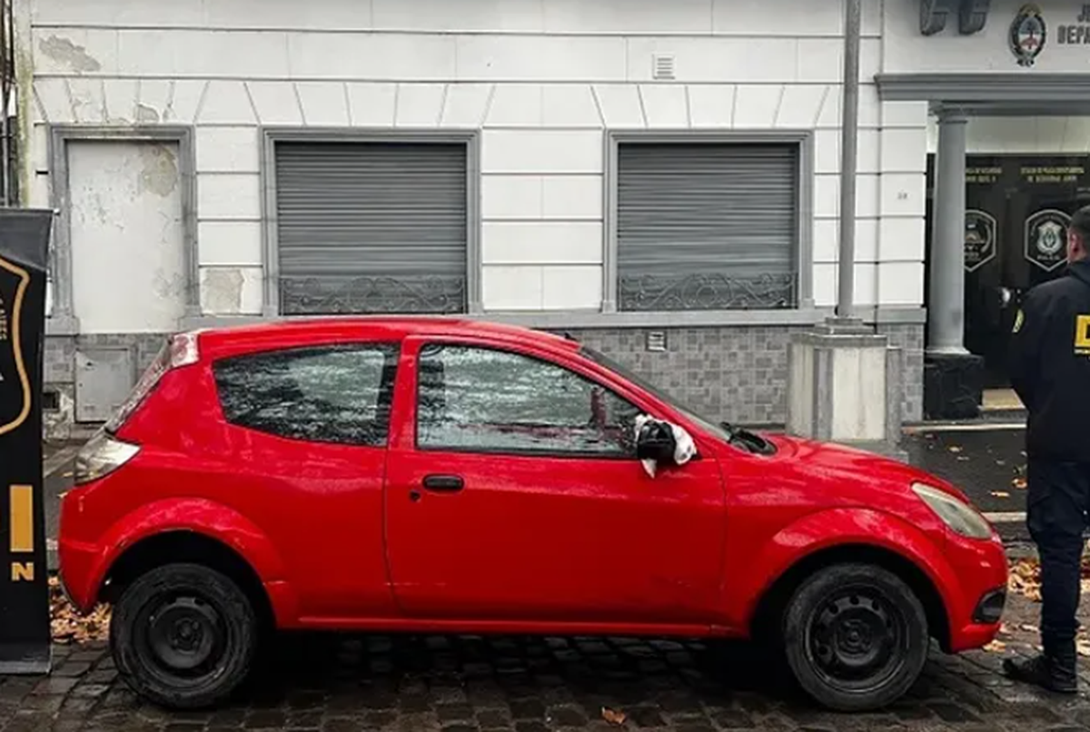 La mujer fue detenida en Junín mientras manejaba un auto con pedido de secuestro por un robo ocurrido en Lomas de Zamora.