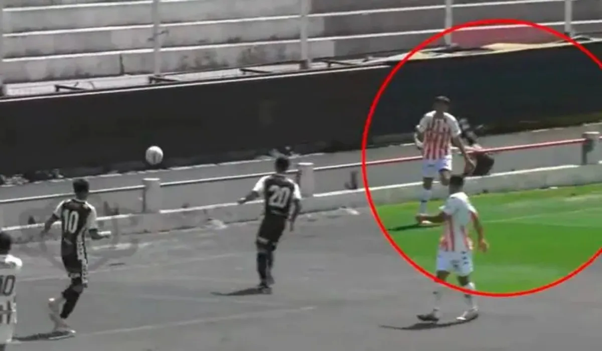 Video impactante: un jugador de Platense cayó a la fosa de una cancha