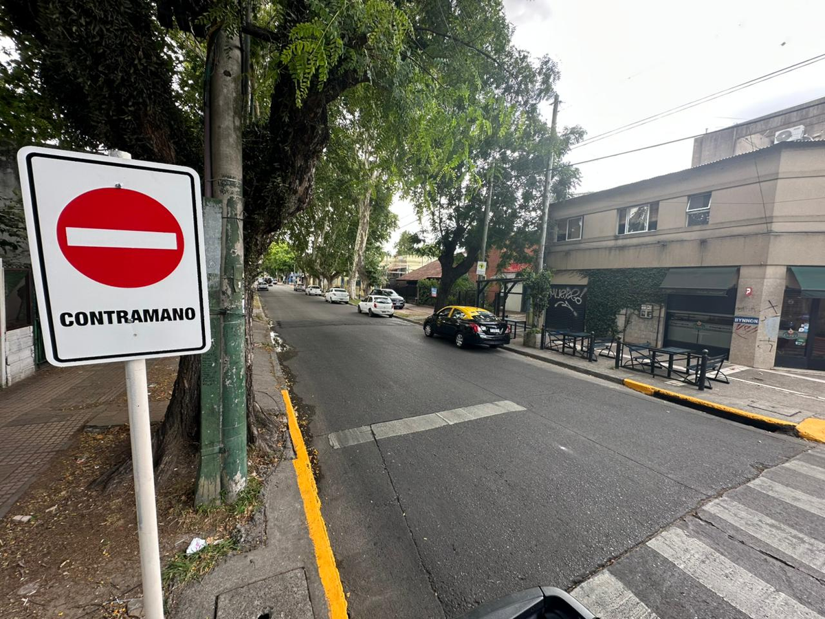 Los carteles est&aacute;n ubicados en las esquinas.