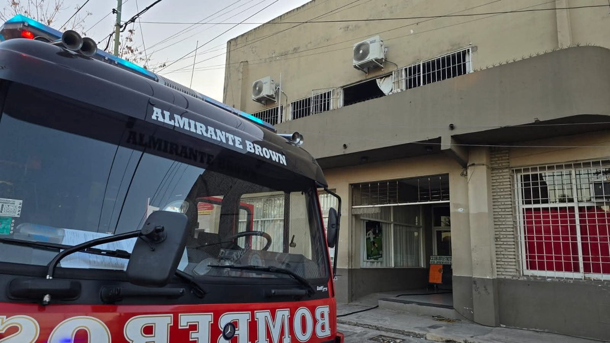 Los bomberos llegaron rápidamente al club Villa Calzada.