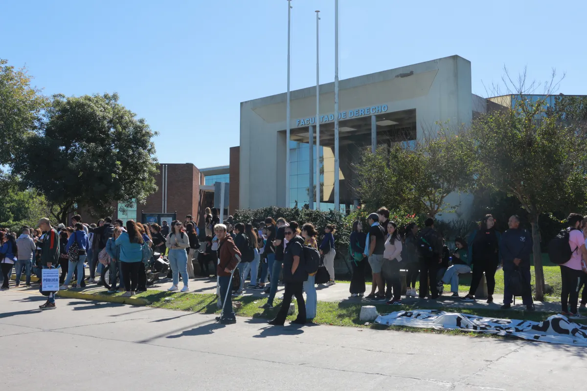 Las propuestas de la Universidad de Lomas tienen lugar en el marco de diferentes medidas de fuerza que se realizan en todo el país. Las propuestas de la Universidad de Lomas tienen lugar en el marco de diferentes medidas de fuerza que se realizan en todo el país.
