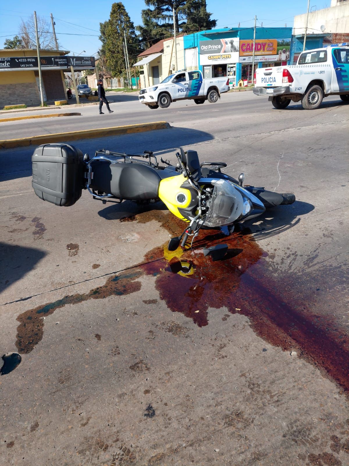 Esteban Echeverría: grave accidente en la Ruta 205 entre un auto y una moto