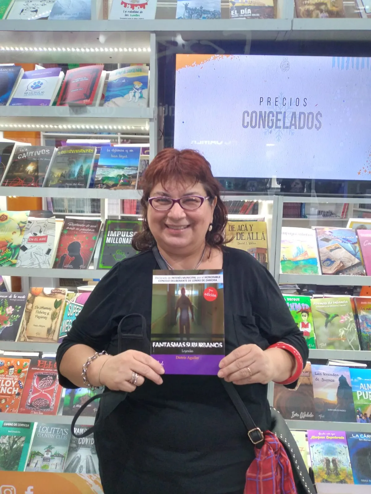 Dietris Aguilar, escritora del libro Fantasmas Suburbanos. Dietris Aguilar, escritora del libro Fantasmas Suburbanos.