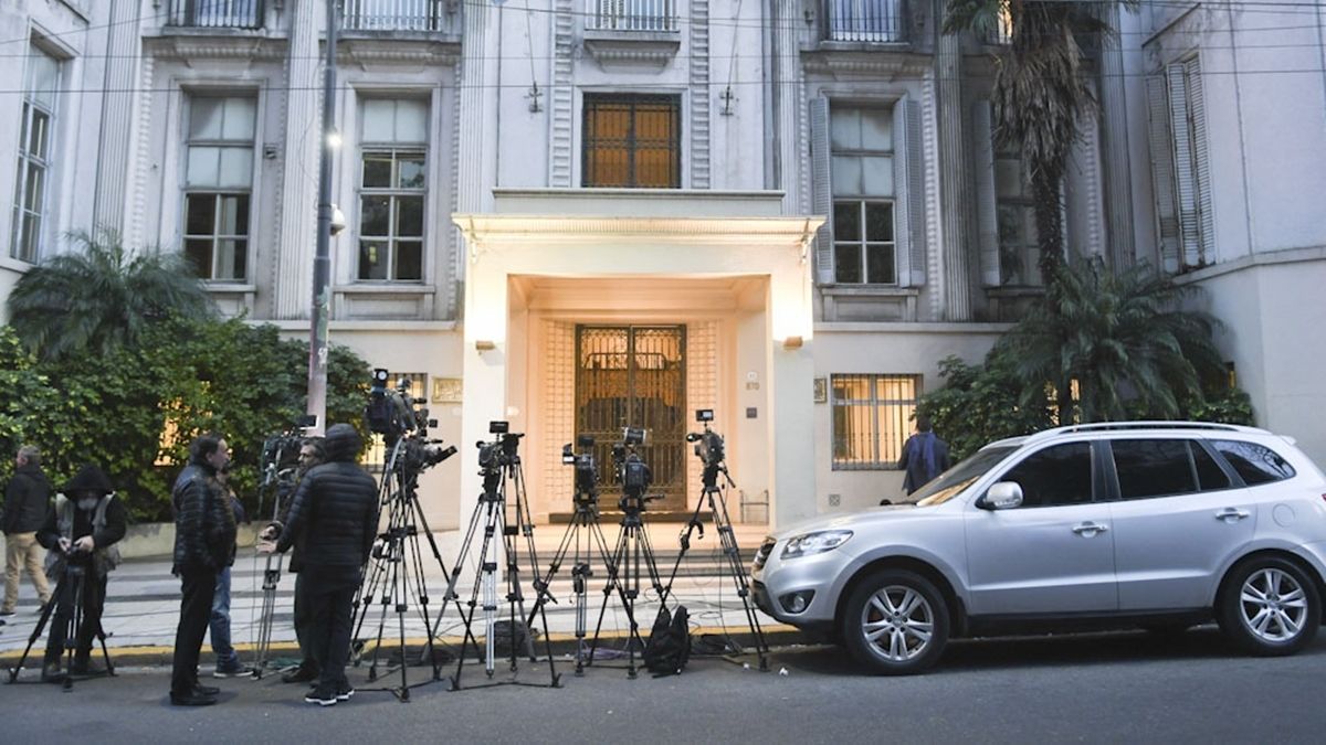 El paciente de 93 con coronavirus murió en el Sanatorio Otamendi.