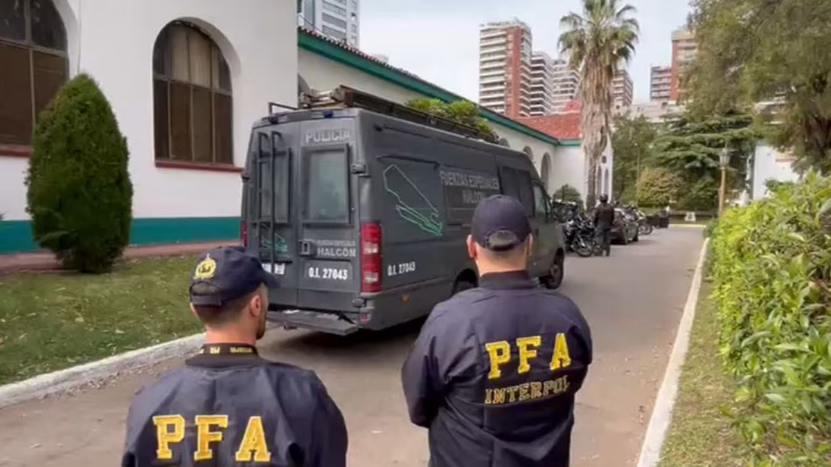 El traslado de Señor J, señalado como autor intelectual del triple crimen de Florencio Varela. 