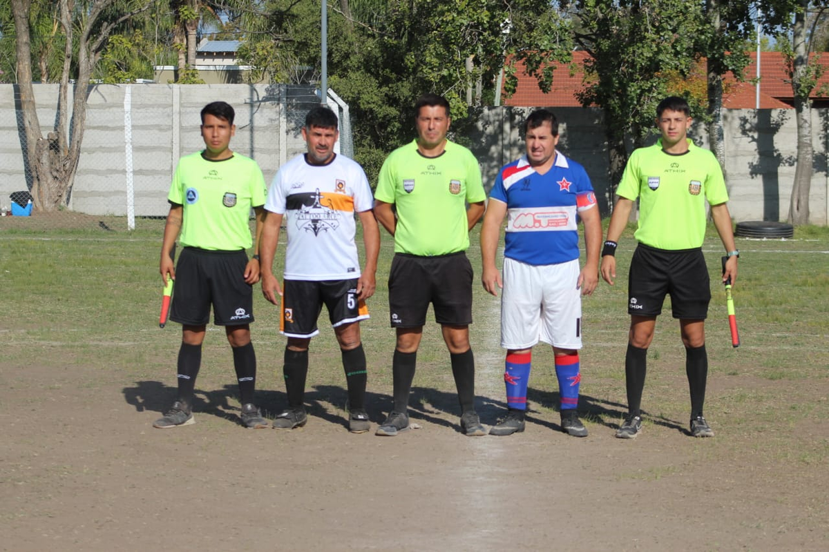 Capitanes tres líderes del fútbol de Estrella del Sur de Alejandro