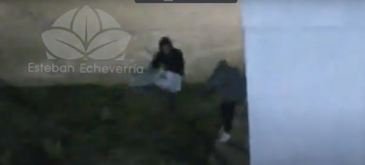 Los menores que robaron en el Campo de Deportes del Centenario de Luis Guillón fueron identificados por las cámaras del Centro Operativo de Monitoreo. 