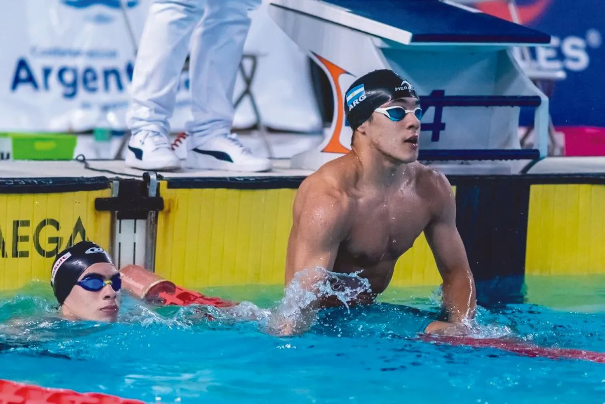 Leonel entrena desde los 8 años en la pileta 