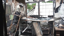 un vecino de esteban echeverria sufrio un incendio que destruyo su hogar y su negocio: me quede sin nada