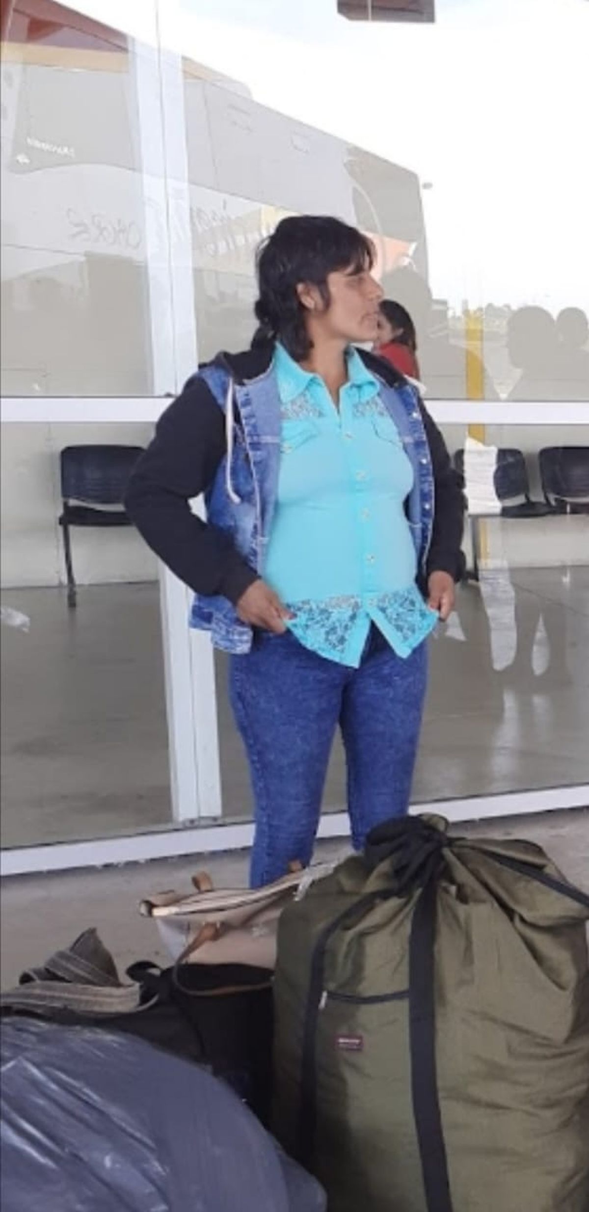 Karina tiene 39 años y vive en Temperley. 