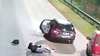 Una joven se tiró de un remís en plena avenida y denunció que el chofer había cambiado el recorrido