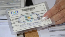 detuvieron en zona sur a una pareja que vendia pases truchos para personas con discapacidad