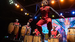 reprogramaron en lomas el festival primavera en comunidad, con la actuacion de la bomba de tiempo