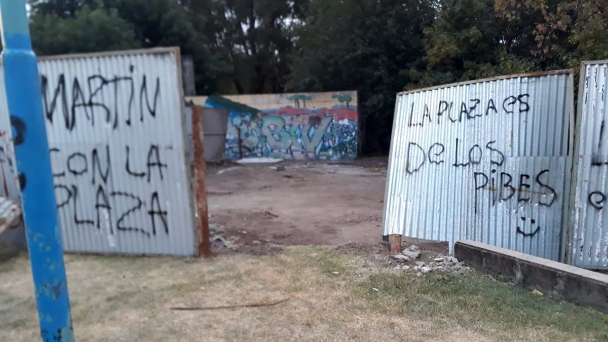 Los vecinos de Villa Centenario no quieren que el Municipio de Lomas de Zamora avance con las obras en esta plaza.