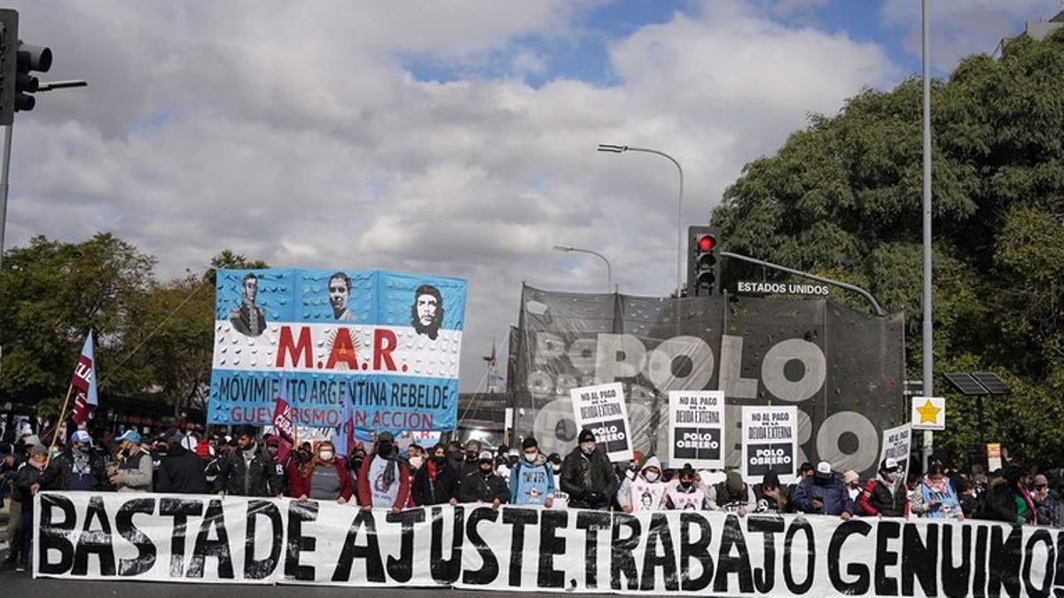 Movimientos sociales marchan hoy en contra del gobierno en Plaza de Mayo