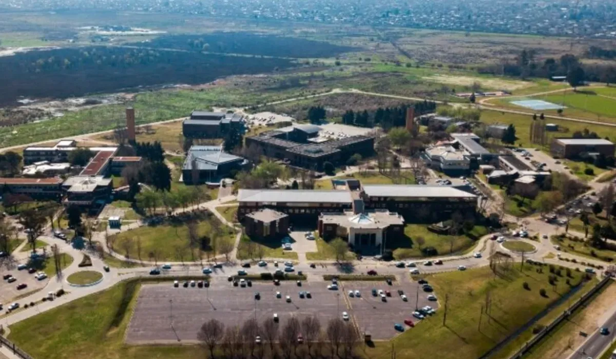 La actividad “Pañuelada por la Memoria” se realizará el 18 de marzo en el Hall Central de la Facultad de Ciencias Sociales de la UNLZ.