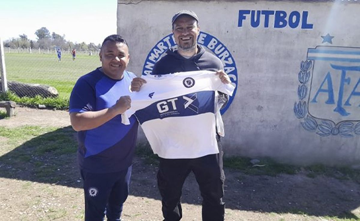 Federico Scurnik tuvo un pasado como futbolista de San Martín de Burzaco y ahora como entrenador lo salvó del descenso.