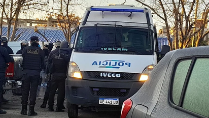 Salvaje motín en una comisaría: tomaron policías de rehenes e intentaron  fugarse