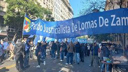 masiva movilizacion desde zona sur en apoyo a cristina con intendentes y gremios