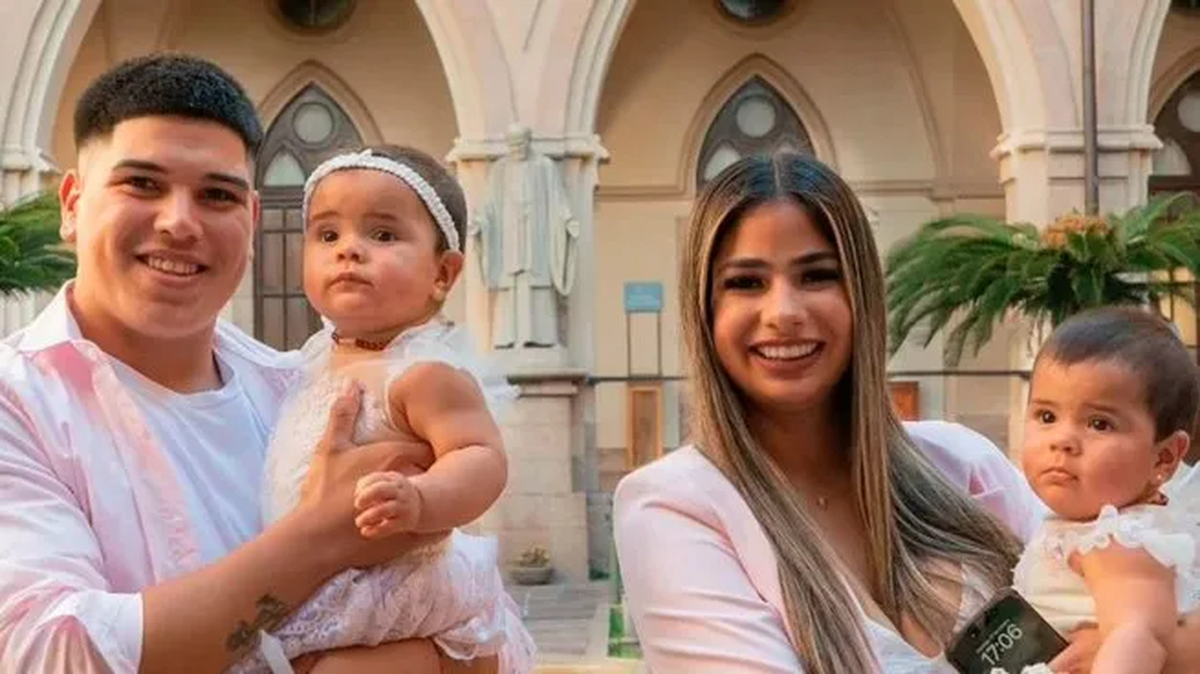 Thiago es padre de dos gemelas junto a Daniela Celis, también ex participante de Gran Hermano. 