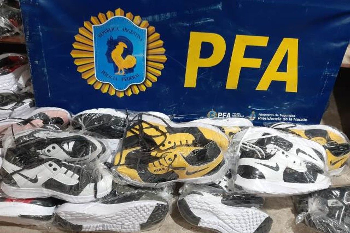 Taller clandestino en Esteban Echeverría: secuestraron 1.600 pares de zapatillas truchas