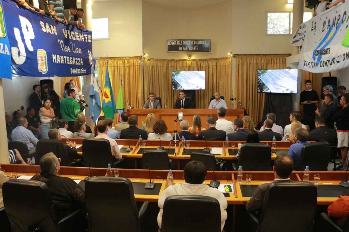 La sesión del Concejo Deliberante se suspendió por el incidente y el militante agredido hizo una denuncia policial.