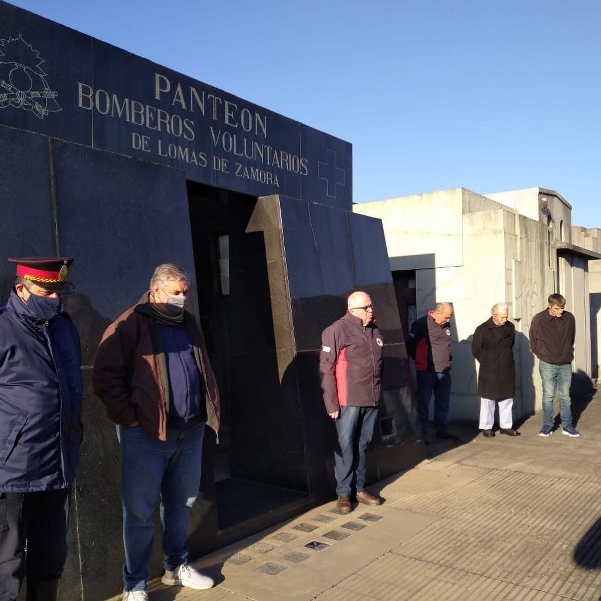 Homenaje en el Panteón de Bomberos Voluntarios de Lomas de Zamora.