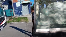 mujer apedreo un colectivo en lomas por un conflicto con el chofer