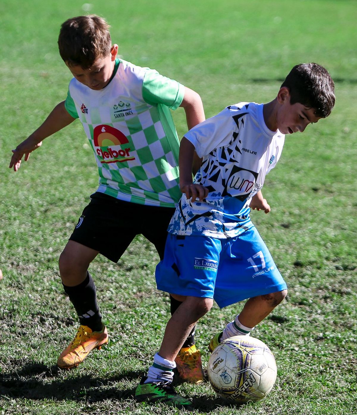 Cada fin de semana defiende la camiseta de El Lauquén junto a sus amigos.