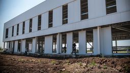 ezeiza: con la visita de diego milito, extienden las obras en el predio de racing