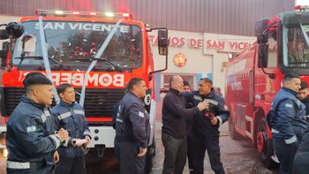 La emoción de los bomberos de San Vicente que presentaron dos nuevas autobombas: Es fruto del sacrificio