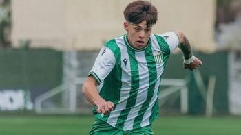Quién es Sebastián Galeano, la nueva joya de Banfield que firmó su primer contrato a los 16 años