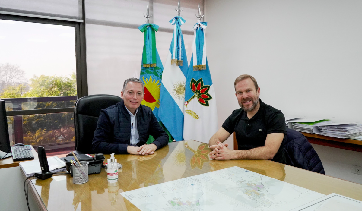 El intendente de Esteban Echeverría, Fernando Gray y el jefe comunal de Ezeiza, Gastón Granados. 